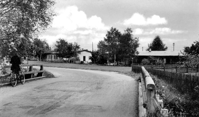 Gru aus Moosburg Neustadt, Neustadtstrasse Mhlbachbrcke, Ausschnitt Postkarte 1958