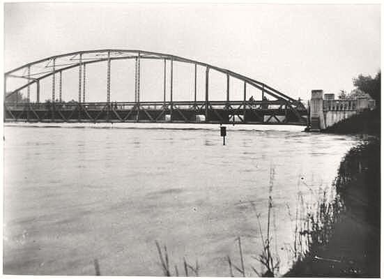 Isarbr�cke, Hochwasser 1940
