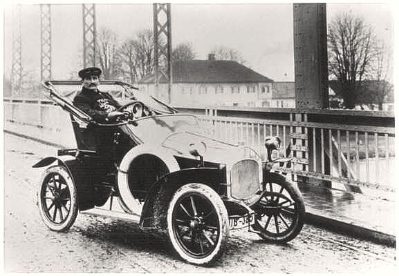 Moosburg Photograph Reindl, um 1907 auf der neuen Isarbr�cke