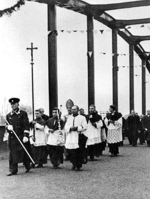 Moosburg, 6.11.1949 die wieder aufgebaute Isarbr�cke wird eingeweiht