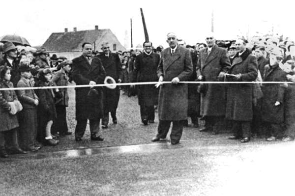 Moosburg, 6.11.1949 die wieder aufgebaute Isarbr�cke wird eingeweiht