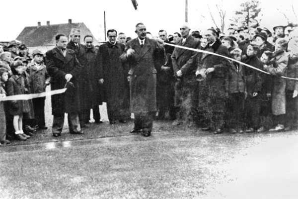 Moosburg, 6.11.1949 die wieder aufgebaute Isarbr�cke wird eingeweiht