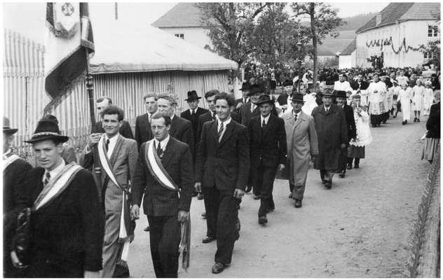 Wo ?  und  wann ?  zu welchem Anlaß war dieser Festzug  ??