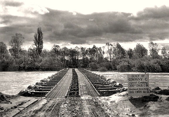 Moosburg, Mai 1945, Behelfsbr�cke an Stelle der gesprengten Isarbr�cke