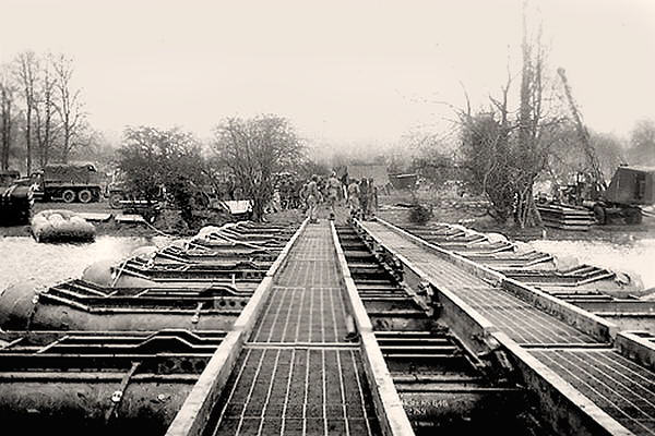 Moosburg, Mai 1945, Behelfsbr�cke an Stelle der gesprengten Isarbr�cke