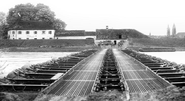 Moosburg, Mai 1945, Behelfsbr�cke an Stelle der gesprengten Isarbr�cke