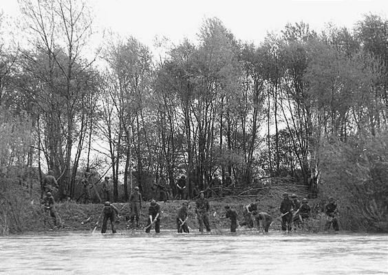 Moosburg, Mai 1945, Behelfsbr�cke an Stelle der gesprengten Isarbr�cke