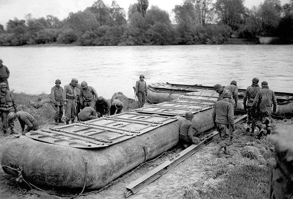 Moosburg, Mai 1945, Behelfsbr�cke an Stelle der gesprengten Isarbr�cke