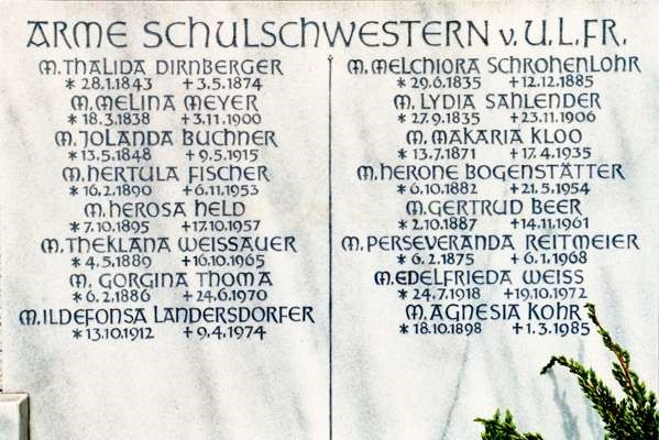 Grabstein ARME SCHULSCHWESTERN Friedhof Moosburg, 1990