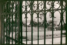 M�nchnerstrasse, Blick durchs Friedhofstor zum Westerberg