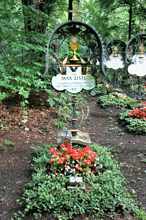 M�nchen Waldfriedhof, letzte Ruhest�tte von Pr�lat Max Zistl, 2020