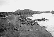 Moosburg, Mai 1945, Bau einer Behelfsbr�cke an Stelle der gesprengten Isarbr�cke