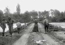 Moosburg, Mai 1945, Behelfsbr�cke an Stelle der gesprengten Isarbr�cke