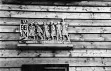 Schnitzarbeit: zu sehen am Wachturm 1 von Stalag VII A