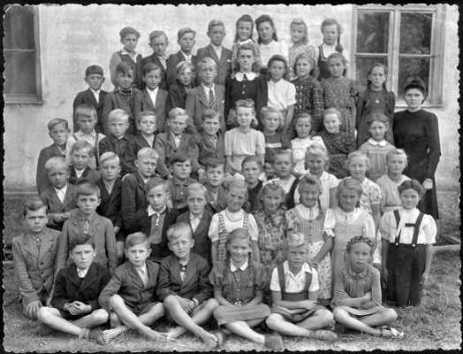 Schule Volkmannsdorf, Klassenfoto 1946
