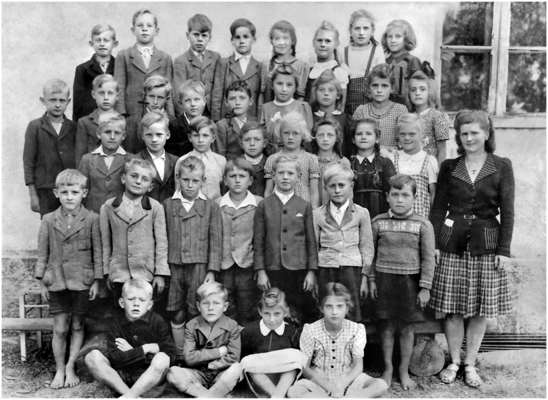 Schule Volkmannsdorf, Klassenfoto 1946