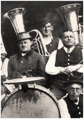 Herbstschau 1926, Ausschnitt Festwirt Wastl Erber und Sepp Winter