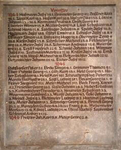 Gedenktafel im Kastulusm�nster mit allen Namen�der im 2. Weltkrieg Gefallenen 