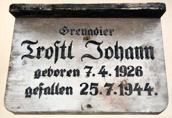 Grabtafel Johann Trostl †1944