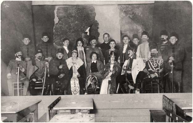 7.-8. August 1925, Krone und Fessel