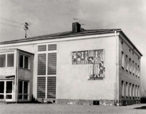 Schulhaus - Ausschnitt Postkarte Gru� aus Wang - Oberbayern