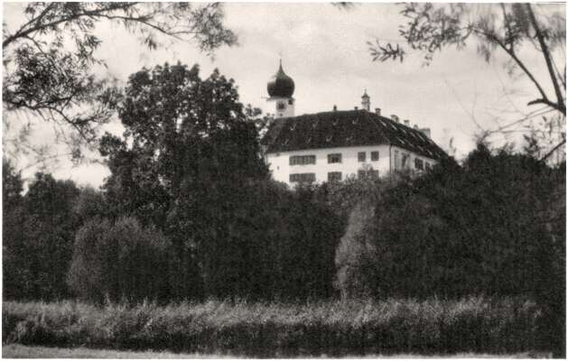 Schlo� Isareck von der Amper aus gesehen