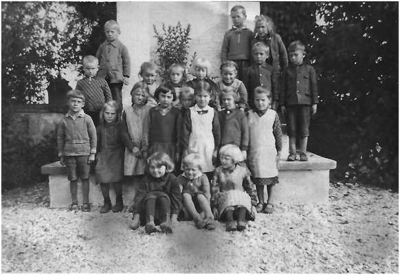 Volkmannsdorf 1925, Schulfoto mit Anni Hirsch