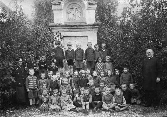 1. bis 3. Sch�lerjahrgang Volkmannsdorf November 1929