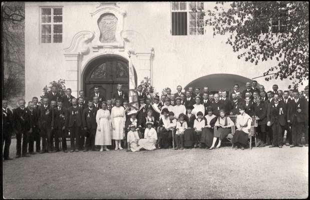 Volkmannsdorf, Fahnenweihe am 8. Mai 1921 im Sclo�hof zu Isareck