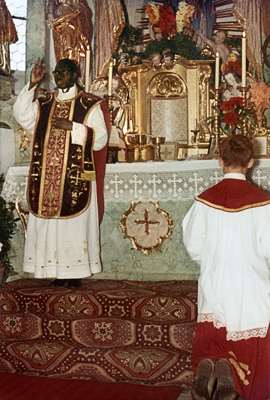 1963 Erzbischof Marc Gopu aus Hyderabad in der Volkmannsdorfer Kirche