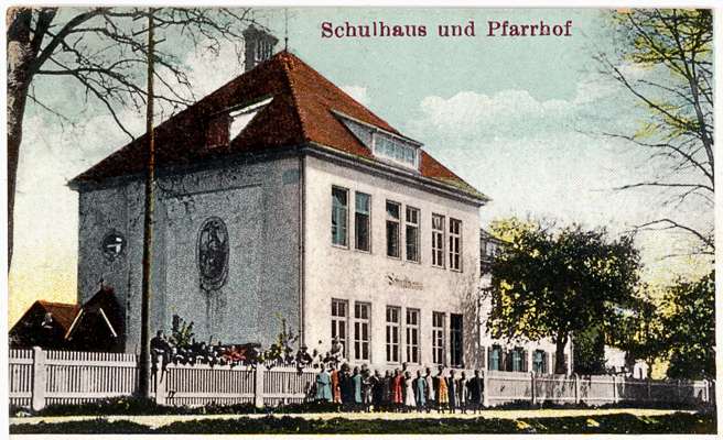 Postkarte 1915, Ausschnitt Schulhaus und Pfarrhof