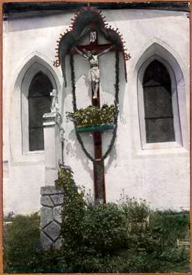 Kruzifix an der S�dseite der Pfarrkirche Volkmannsdorf 1931