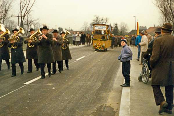 Br�ckeneinweihung, Stadtkapelle Moosburg und Auer Lokalbahn 04.12.1987