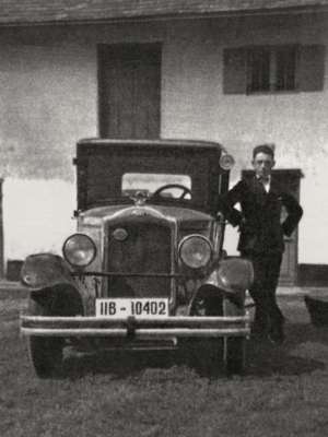 Eisgruber, Sp�rerau, M�hlstrasse 7, das erste Auto