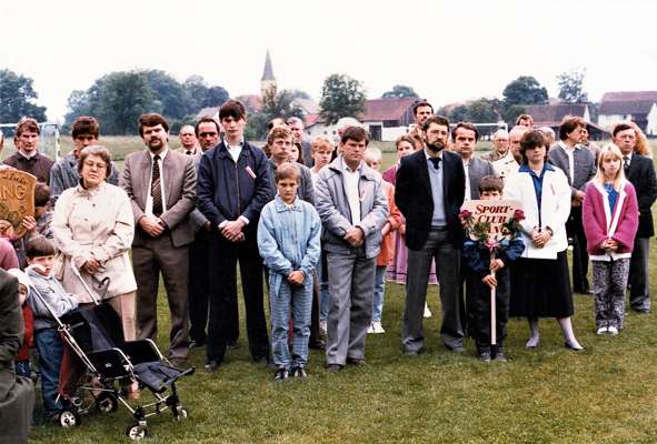 Besucher / Festg�ste der Fahnenweihe