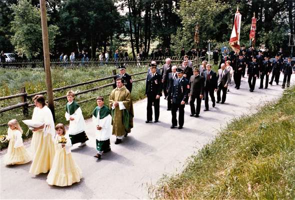 Kirchenzug vom Sportplatz Wang zum Feuerwehrhaus in Volkmannsdorf