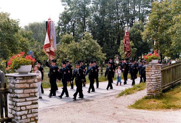 Kirchenzug vom Sportplatz Wang zum Feuerwehrhaus in Volkmannsdorf