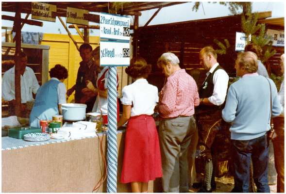 Andrang am Brotzeitstand 1981