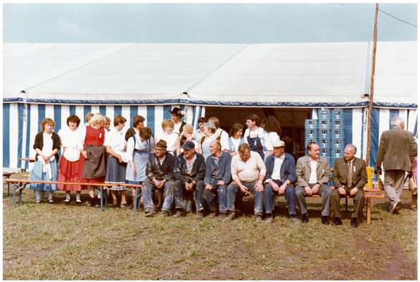 Gruppenbild K�chenmannschaft und Dampflokomobiltruppe