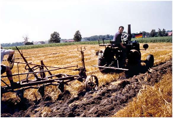 Pfl�gen mit dem Traktor, 20. - 22. Juli 1984