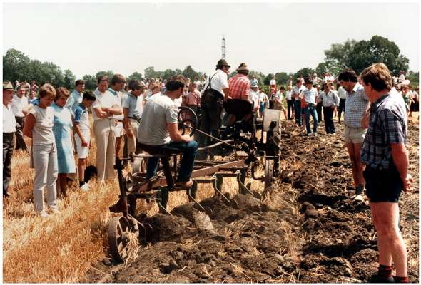 Pfl�gen mit dem Traktor, 20. - 22. Juli 1984