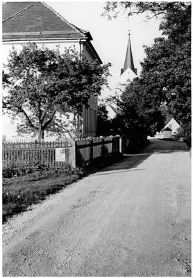 Blick zur Pfarrkirche Volkmannsdorf, Ende 1950er