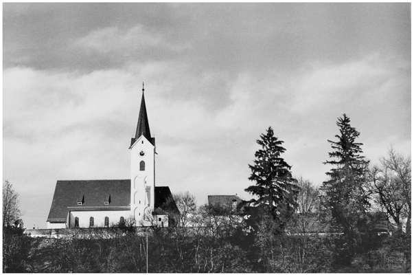Blick zur Pfarrkirche Volkmannsdorf, Ende 1950er