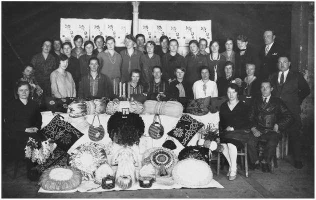 Stickkurs in Moosburg um 1930