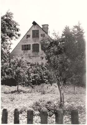 Der ehemalige Stadl von Schlo� Isareck, 1944