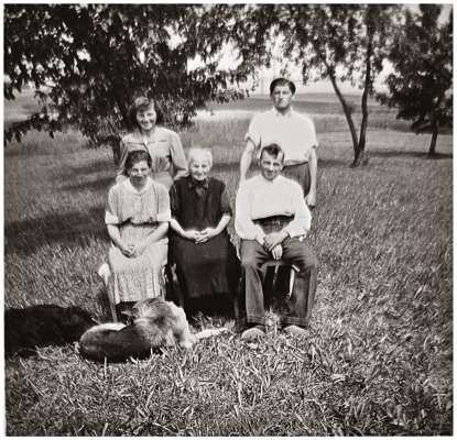 Volkmannsdorf Lehrerbauer um 1955, Maria, Ursula und Martin Kratzer, hinten Josefa Lachner, geb. Kratzer und Max Kratzer