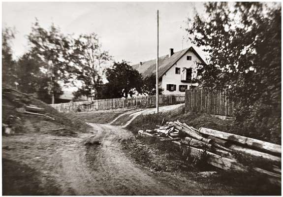 Volkmannsdorf Lehrerbauer um 1955, links geht’s zum Bauer am Berg