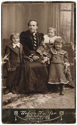 Volkmannsdorf Georg, Anton, Anna und Mutter Ursula Kratzer