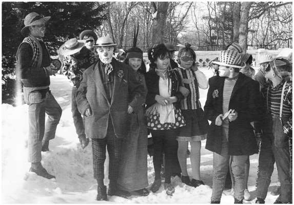 Schulkinder Volkmannsdorf, auf dem Weg nach Isareck 1963