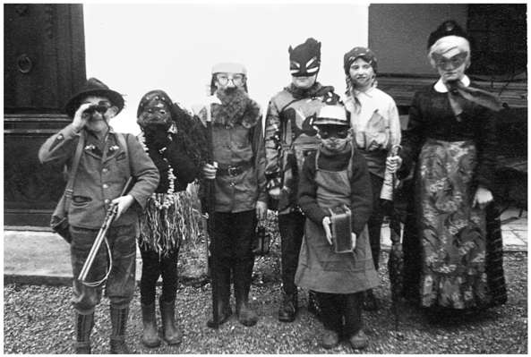 Schulkinder Volkmannsdorf, Faschingstreiben Isareck 1960er Jahre
